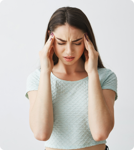 Mujer con dolor de cabeza
